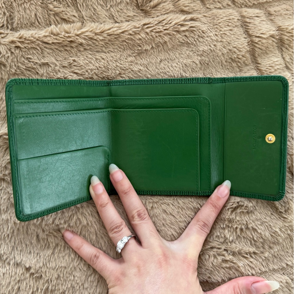 LOUIS VUITTON Green Elise Epi Leather Compact Wallet - Picture 12 of 13